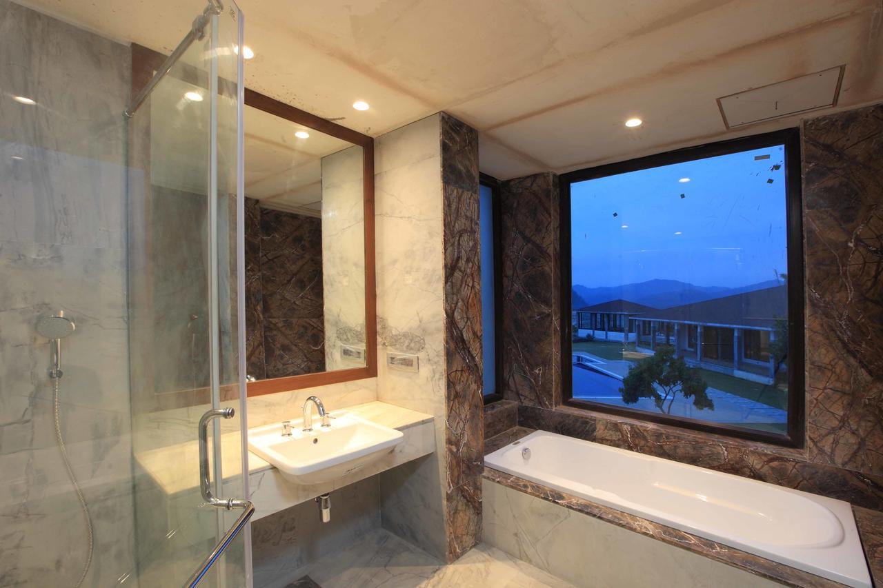 Lemon Tree Premier, Corbett Ramnagar (Uttarakhand) Exterior foto